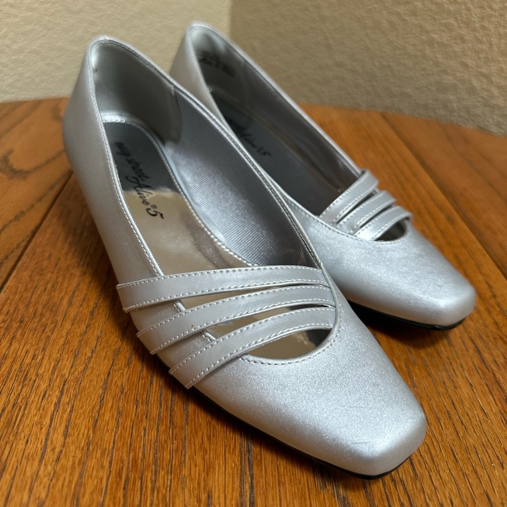 Easy Street Entice silver pumps